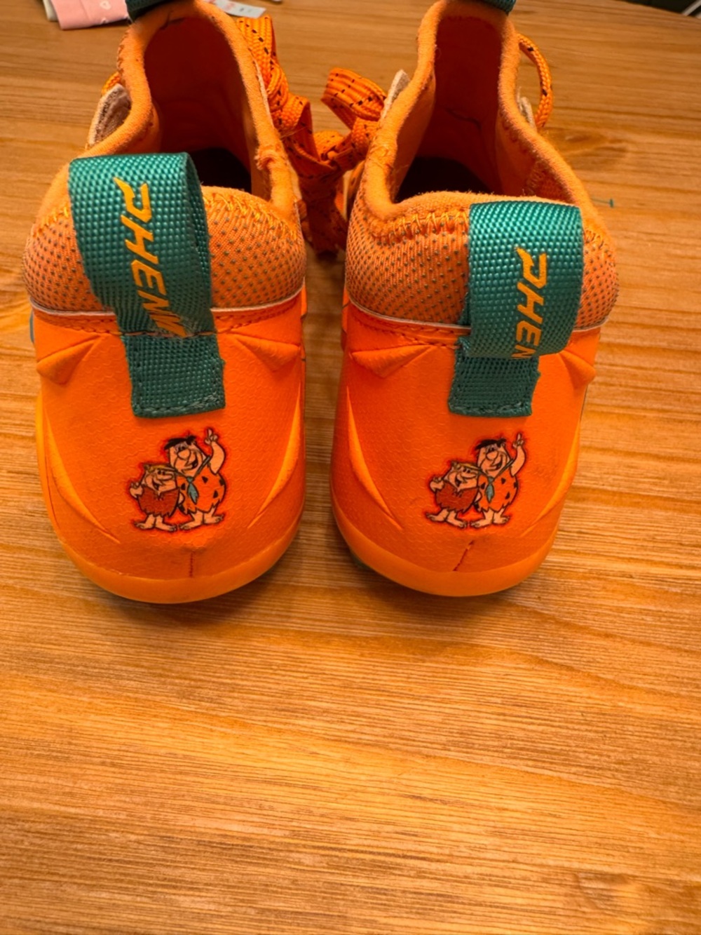 Phenom Elite Flintstones Bedrock Blitz Football Cleats Orange Youth Size 2 - Picture 2 of 6